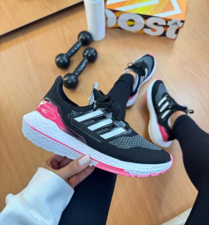 AD UltraBoost Preto e Rosa
