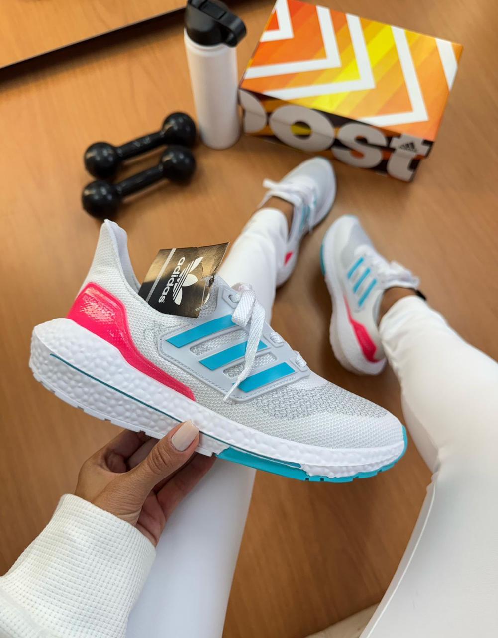 AD UltraBoost Azul e Branco