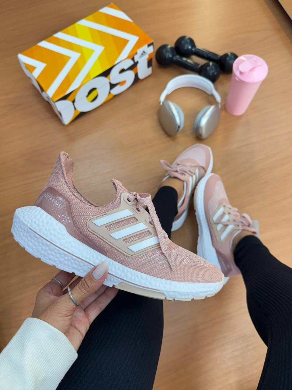 AD UltraBoost Rose
