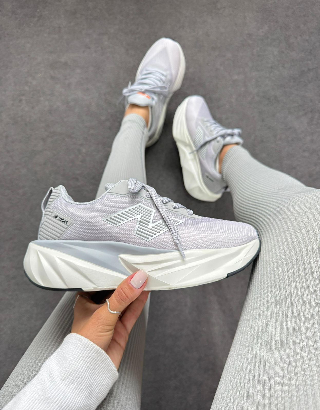 NB Fuel Cell Rebel Cinza