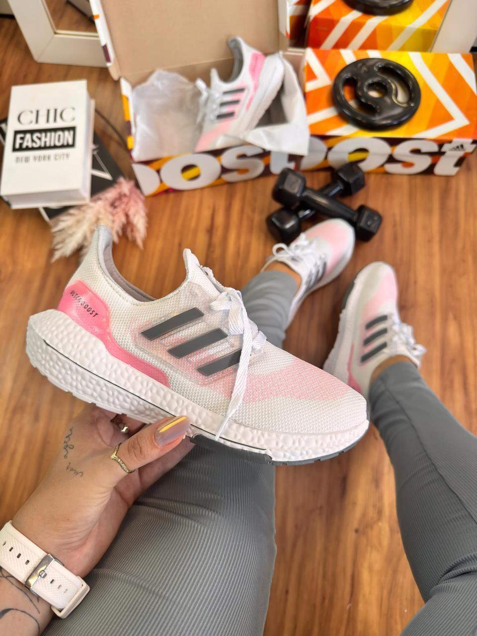 AD UltraBoost Cinza e Rosa