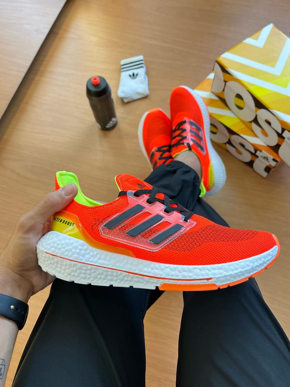 AD UltraBoost Laranja
