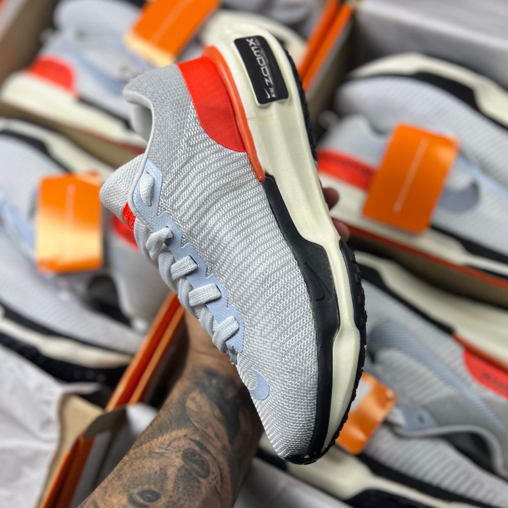 NK Zoom X Cinza e Laranja