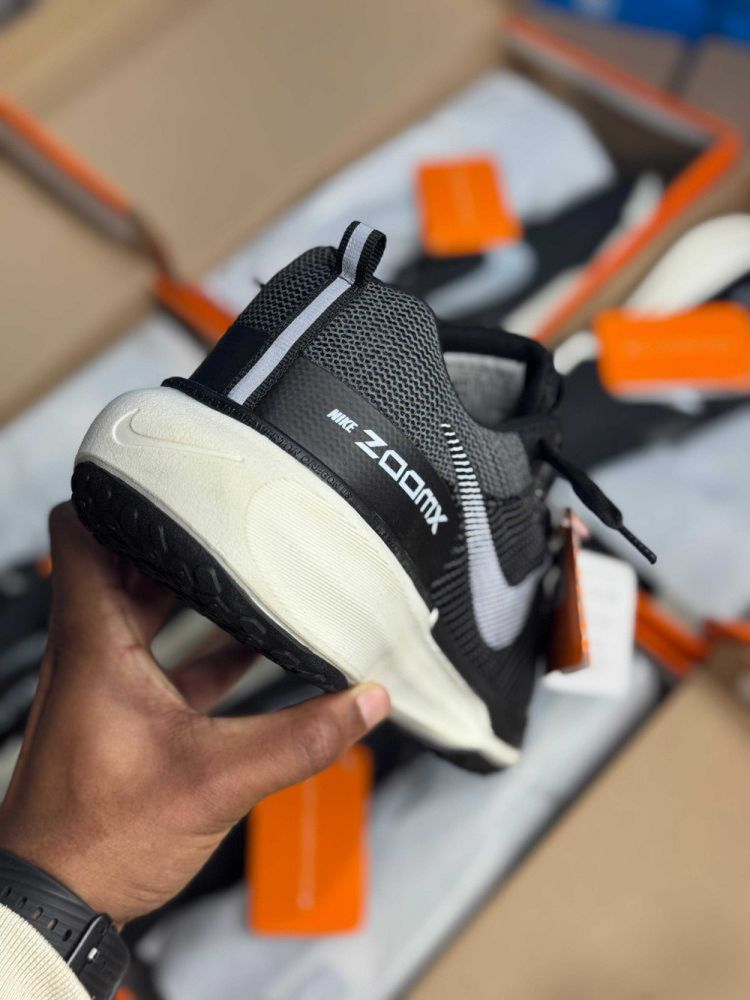 NK Zoom X Preto