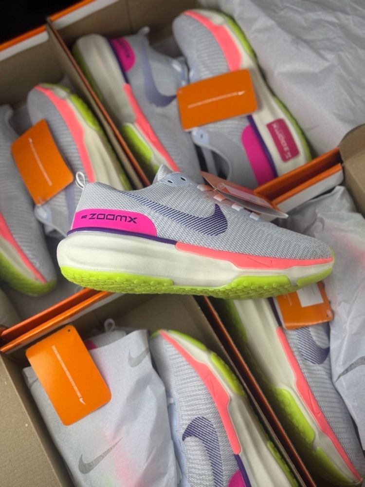 NK Zoom X Cinza com Rosa e Verde